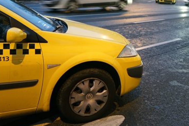 Önbíráskodott ír utasával szemben egy taxis Budapesten