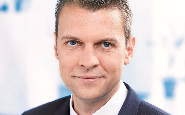 Menczer Tamás: Mind föl lesznek jelentve