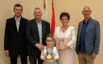 Horváth Andrea gokartversenyző, FIA Elnöki Éremben részesült.