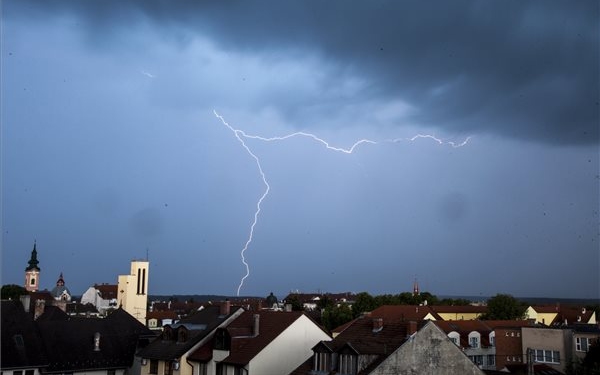 Másodfokú figyelmeztetés a viharveszély miatt négy megyére