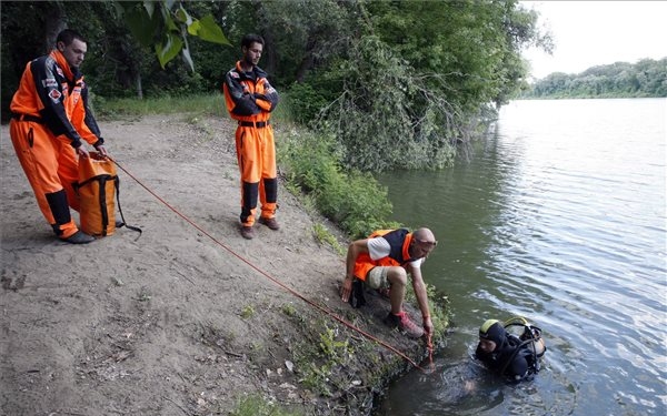 Megtalálták a Tiszába esett horgász holttestét