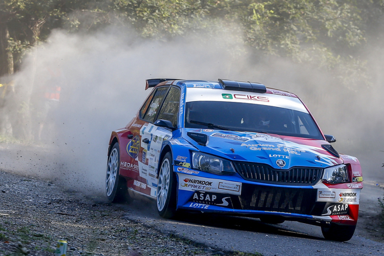 Kellenek még a versenykilométerek