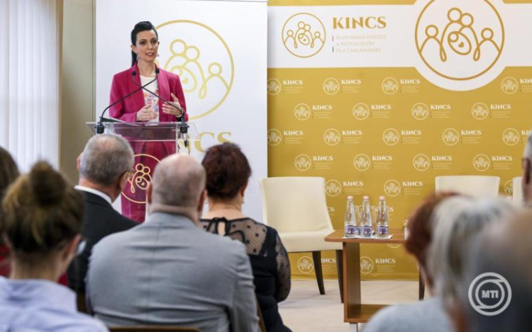 Koncz Zsófia: közös ügyünk, hogy a magyar családok erősek legyenek a jövőben is